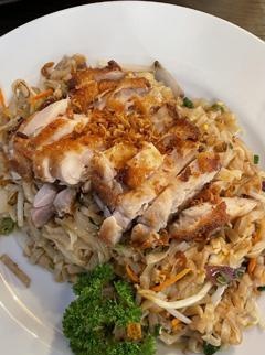 Gebratene Nudeln mit Hähnchen